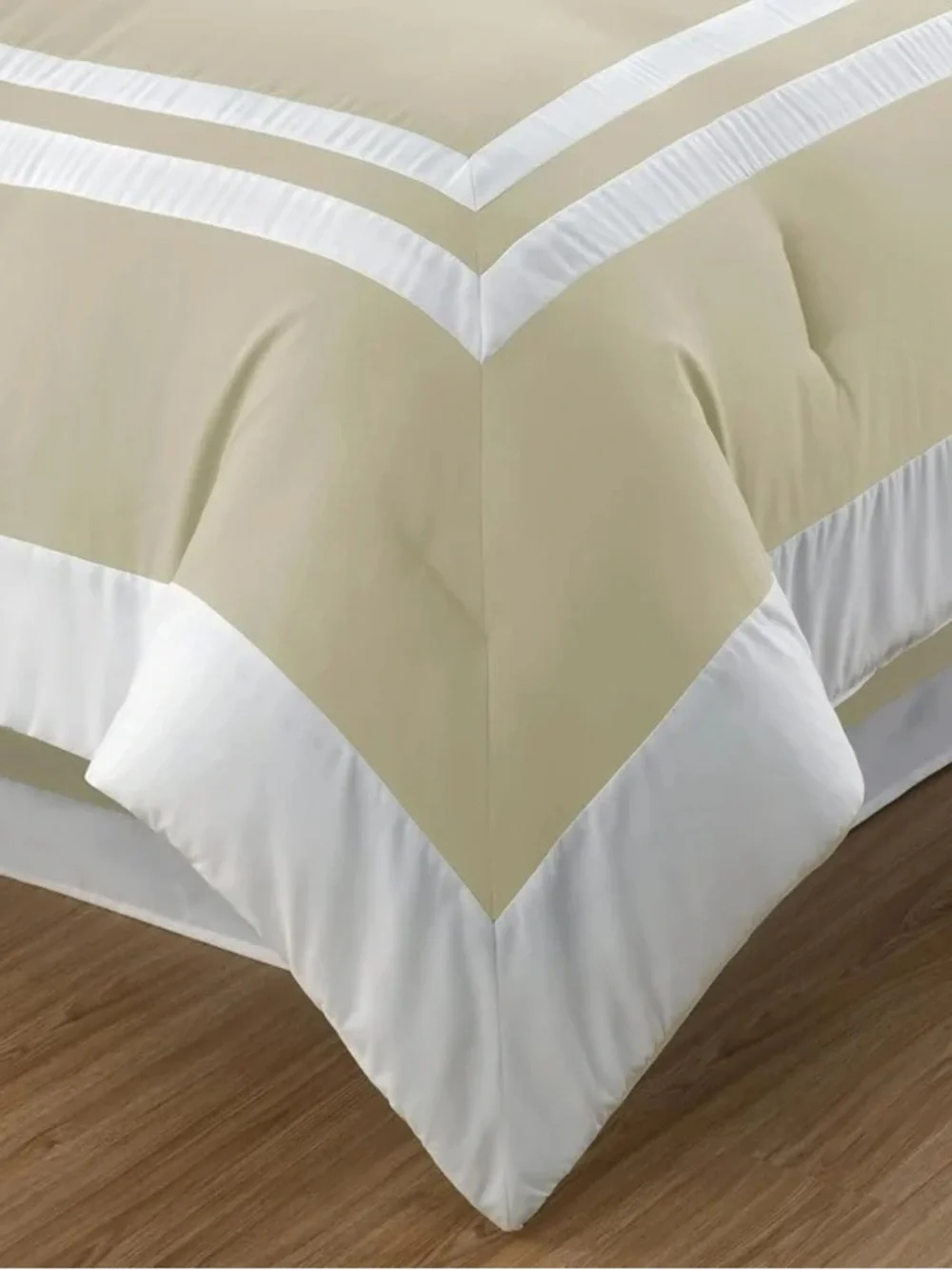 White and taupe Queen 3 piece comforter set